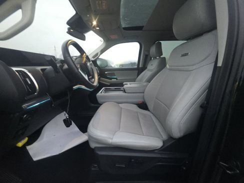 Used 2025 Ford Expedition Max Platinum image 7