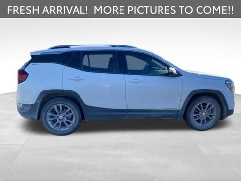 Used 2022 GMC Terrain SLT w/ Tech Package image 4