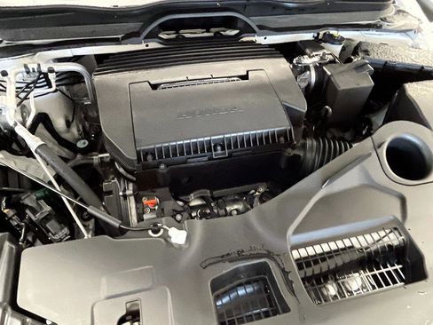 New 2025 Honda Pilot Touring image 12