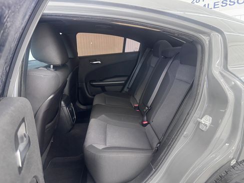 Used 2019 Dodge Charger SXT RWD image 12