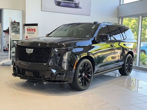 Used 2025 Cadillac Escalade V w/ LPO, ONYX Package AWD/4WD image 33