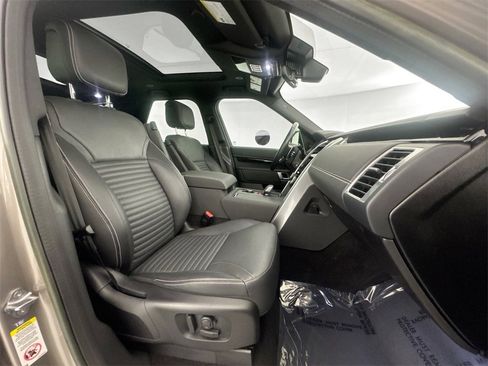 Used 2023 Land Rover Discovery S R-Dynamic image 28