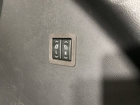 Used 2021 Buick Enclave Avenir w/ Avenir Technology Package image 32