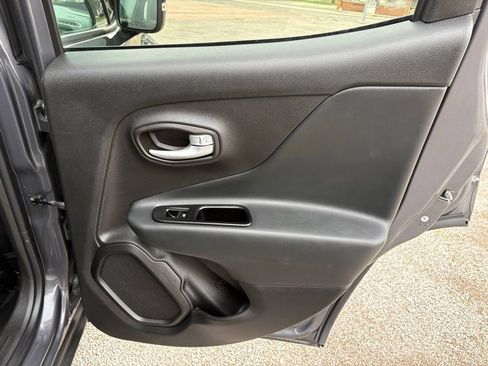 Used 2023 Jeep Renegade Altitude w/ Convenience Group I AWD/4WD image 14