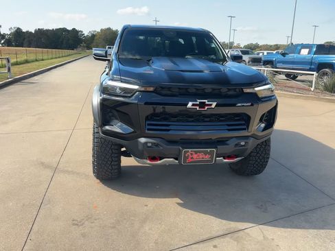Used 2025 Chevrolet Colorado ZR2 image 2