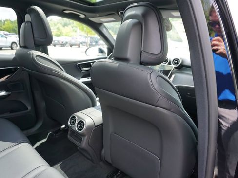 Used 2025 Mercedes-Benz GLC 300 4MATIC image 61