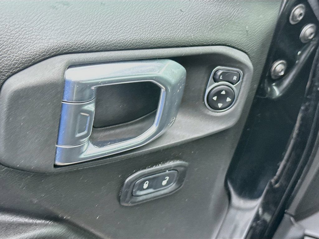 Used 2023 Jeep Wrangler Unlimited Rubicon 4xe AWD/4WD image 19