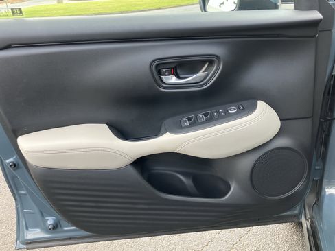 Used 2025 Honda HR-V EX-L image 14