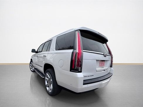 Used 2017 Cadillac Escalade Luxury image 6