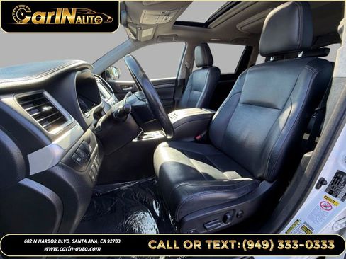 Used 2017 Toyota Highlander Limited Platinum FWD image 11