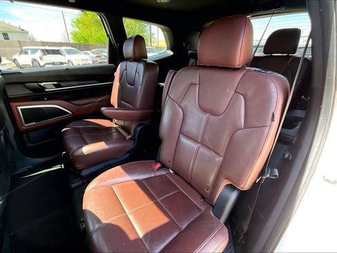Used 2023 Kia Telluride EX w/ EX Captain's Chair Package image 18