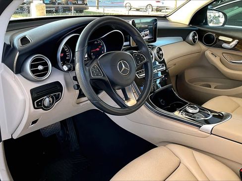 Used 2019 Mercedes-Benz GLC 300 image 17