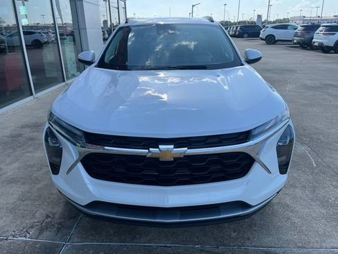 Used 2024 Chevrolet Trax LT w/ Driver Confidence Package FWD image 6