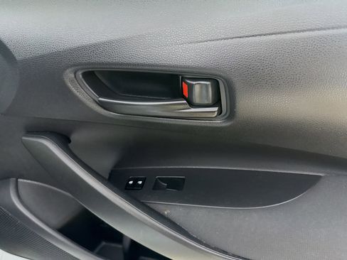 Used 2022 Toyota Corolla LE image 31