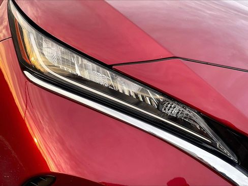 Used 2021 Toyota Venza LE image 23