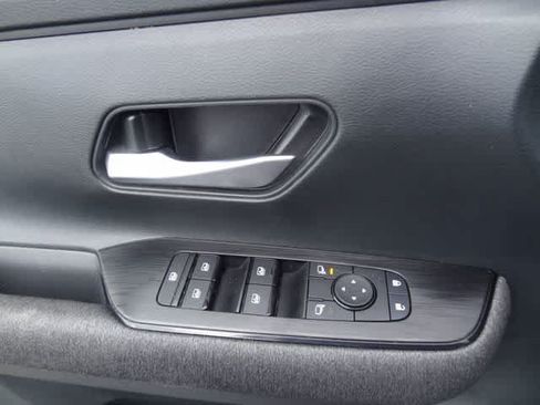Used 2025 Nissan Kicks SV AWD/4WD image 13