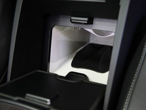 Used 2025 Mercedes-Benz Maybach GLS 600 4MATIC image 30