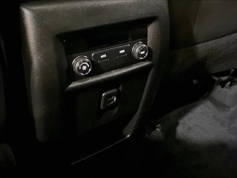 Used 2023 Chevrolet Traverse LT image 26