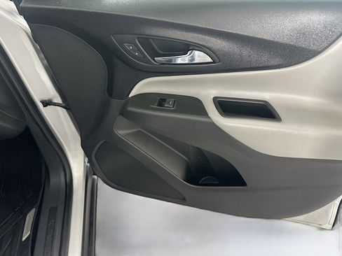 Used 2022 Chevrolet Equinox LS w/ LS Convenience Package image 29