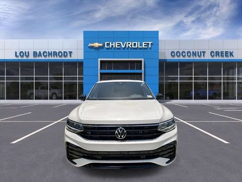 Used 2023 Volkswagen Tiguan SE R-Line FWD image 3
