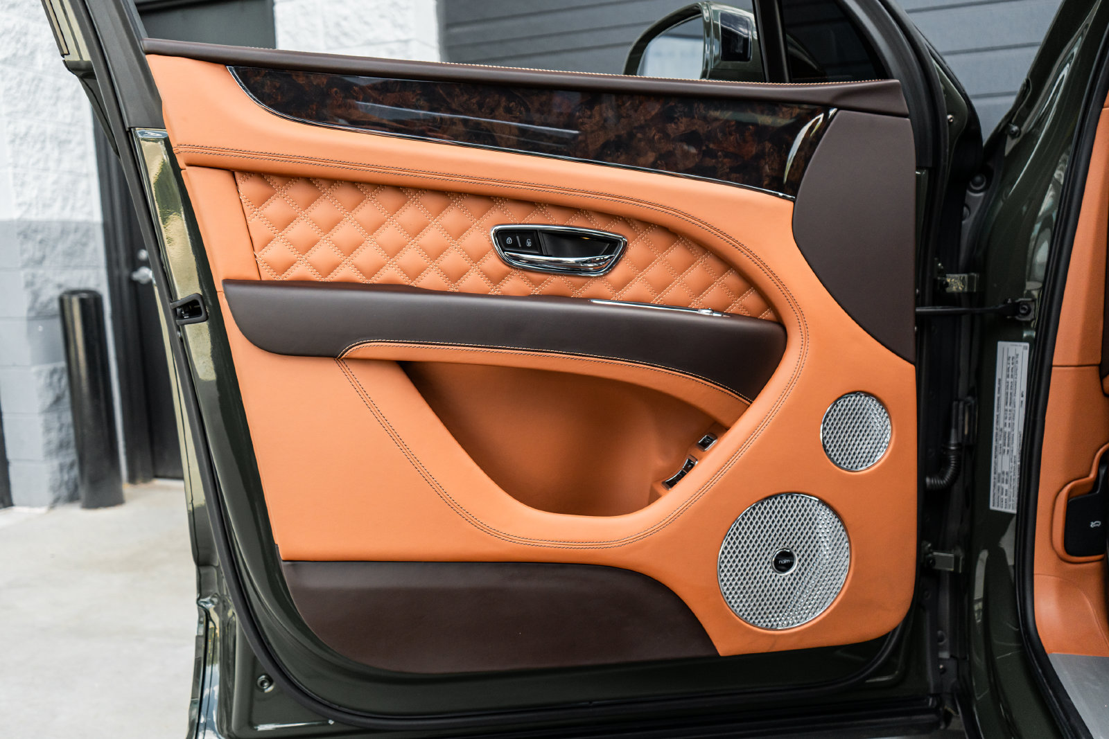 Certified 2022 Bentley Bentayga AWD/4WD image 24
