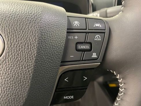 Used 2025 Toyota Camry SE image 16