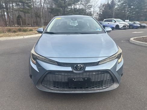 Used 2020 Toyota Corolla LE image 2