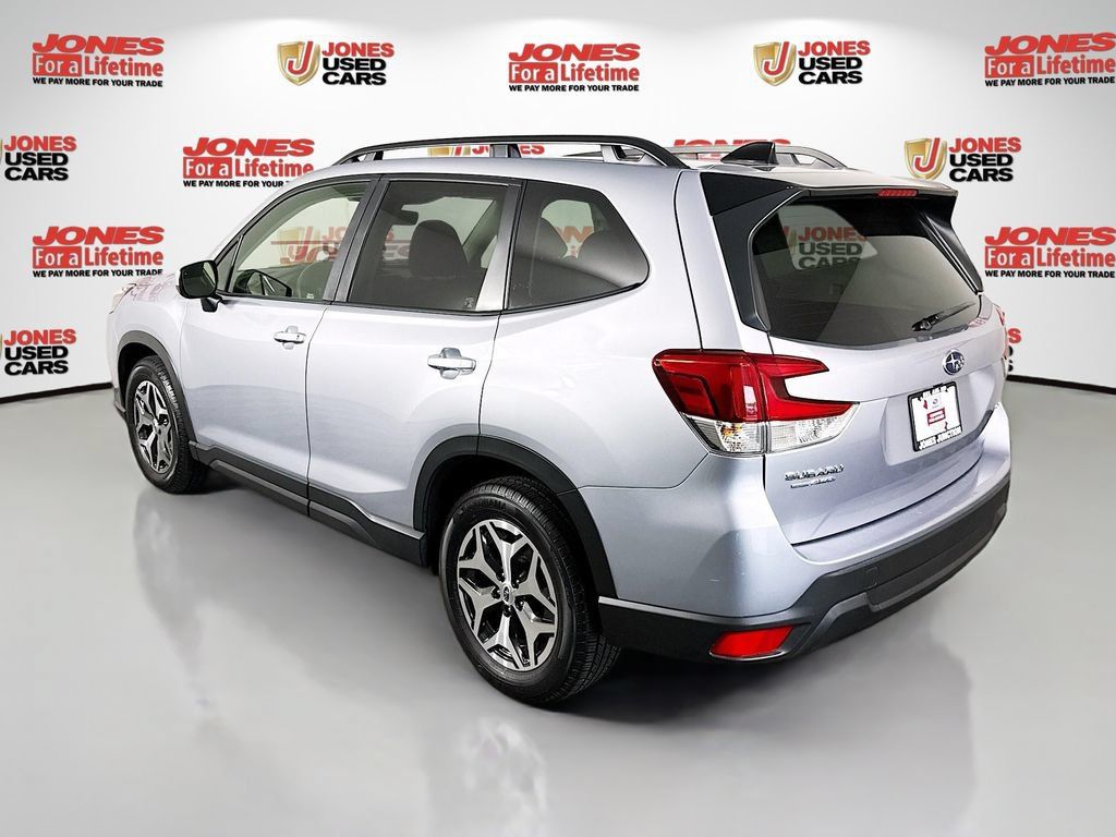 Used 2024 Subaru Forester Premium AWD/4WD image 2