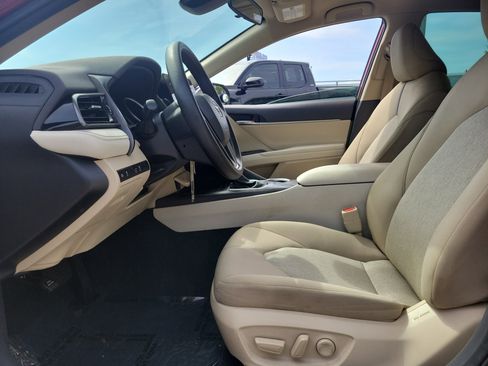 Used 2022 Toyota Camry LE FWD image 13