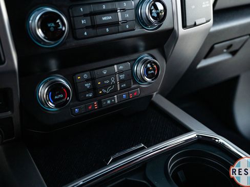 Used 2020 Ford F350 Platinum w/ Tremor Off-Road Package image 23