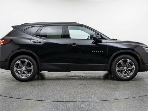 Used 2025 Chevrolet Blazer LT image 11