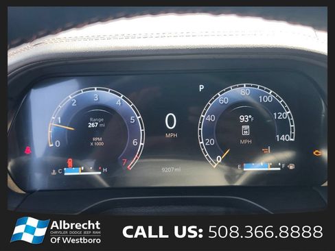 Used 2023 Jeep Grand Cherokee L Summit w/ Luxury Tech Group V AWD/4WD image 34