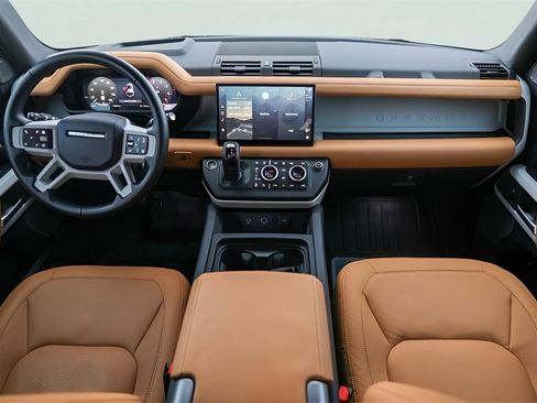 Used 2024 Land Rover Defender 110 SE image 29