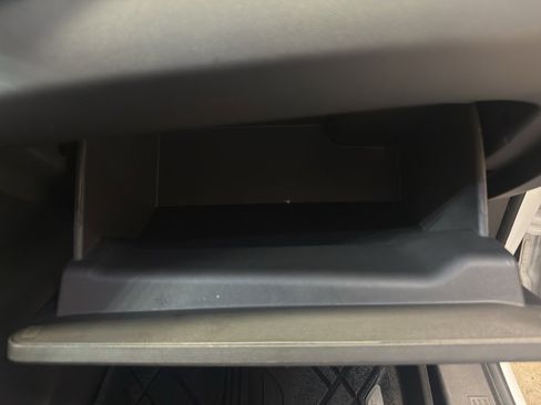 Used 2020 Chevrolet Equinox LT w/ Driver Convenience Package image 22