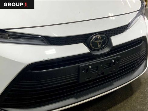 Used 2025 Toyota Corolla LE image 30