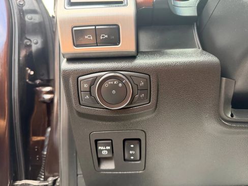 Used 2019 Ford F150 Platinum w/ Equipment Group 701A Luxury image 34