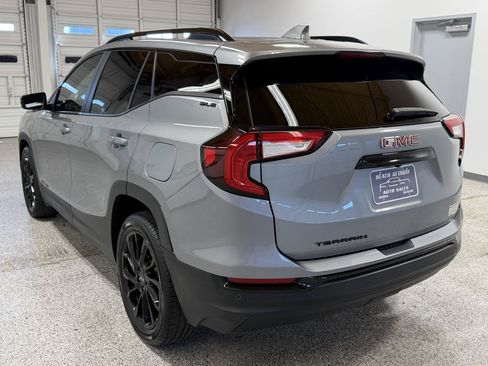 Used 2024 GMC Terrain SLE w/ Driver Convenience Package FWD image 8