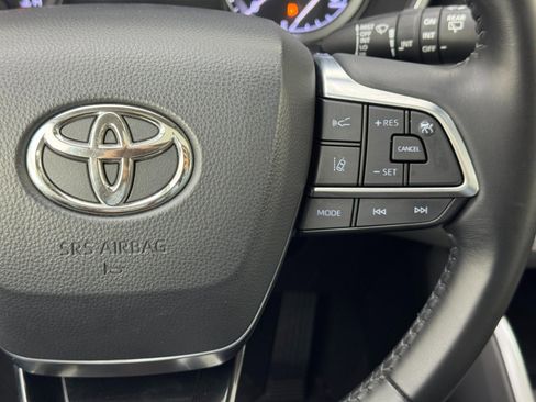 Used 2021 Toyota Highlander XLE image 21
