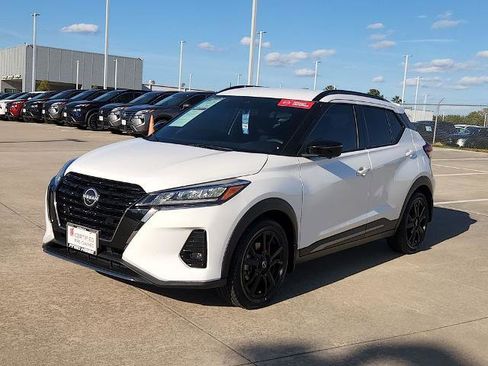 Certified 2023 Nissan Kicks SR image 3