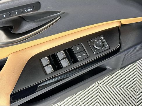 New 2025 Lexus ES 300h w/ Premium Package image 18