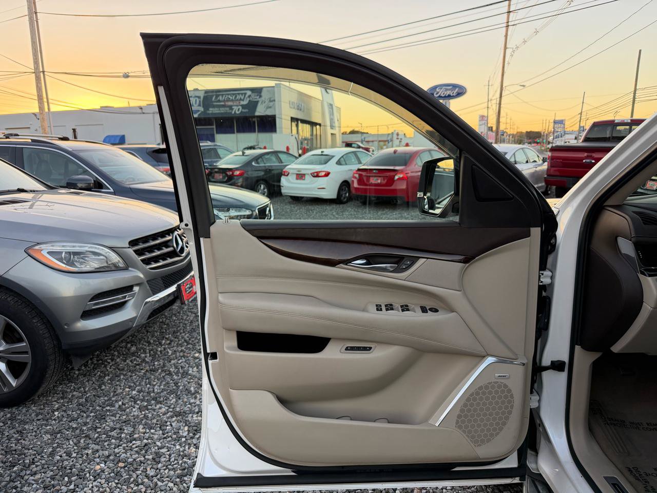 Used 2016 Cadillac Escalade ESV Luxury AWD/4WD image 11