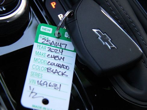 Certified 2024 Chevrolet Colorado ZR2 w/ Technology Package image 32