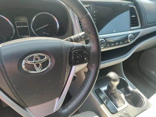 Used 2014 Toyota Highlander XLE FWD image 21