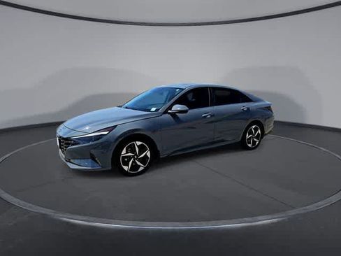 Used 2022 Hyundai Elantra Limited FWD image 4
