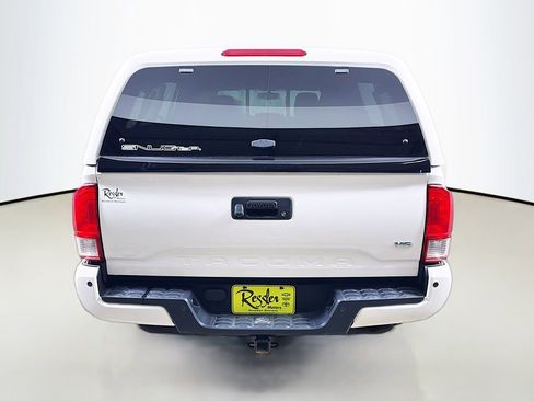 Used 2017 Toyota Tacoma TRD Off-Road image 7