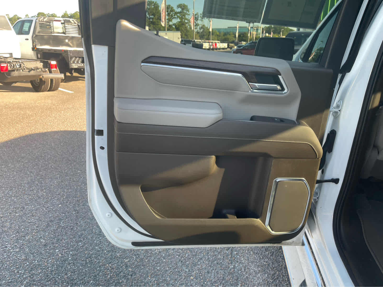 Used 2022 GMC Sierra 1500 SLT w/ SLT Premium Plus Package AWD/4WD image 23