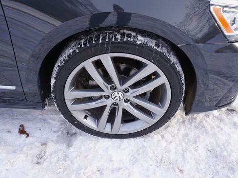 Used 2017 Volkswagen Passat 1.8T R-Line w/ R-Line Lighting Package image 12