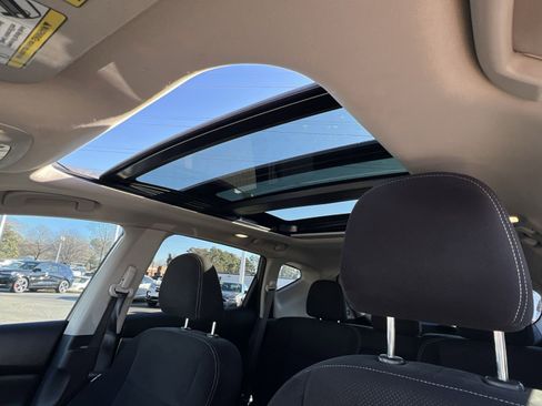 Used 2018 Nissan Murano SV w/ Premium Package image 21