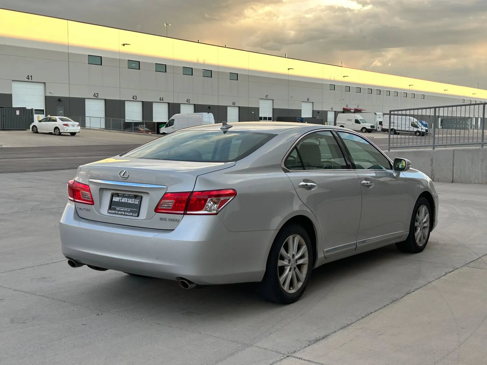 Used 2010 Lexus ES 350 w/ Preferred Accessory Package FWD image 5