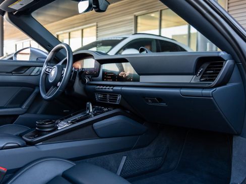 Used 2025 Porsche 911 Targa 4 GTS image 39